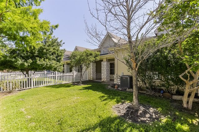 819 Earhart Avenue, Grand Prairie, TX 75051