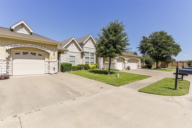 819 Earhart Avenue, Grand Prairie, TX 75051