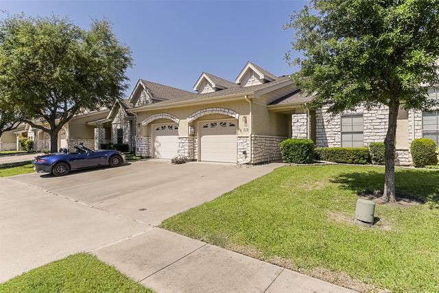 819 Earhart Avenue, Grand Prairie, TX 75051