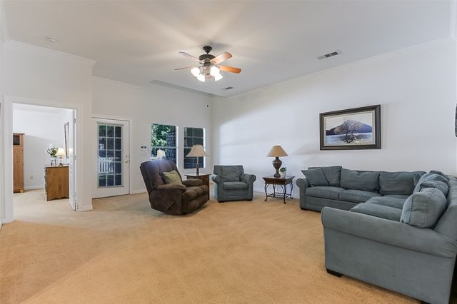 819 Earhart Avenue, Grand Prairie, TX 75051