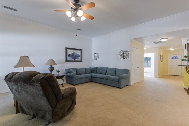 819 Earhart Avenue, Grand Prairie, TX 75051