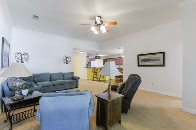 819 Earhart Avenue, Grand Prairie, TX 75051