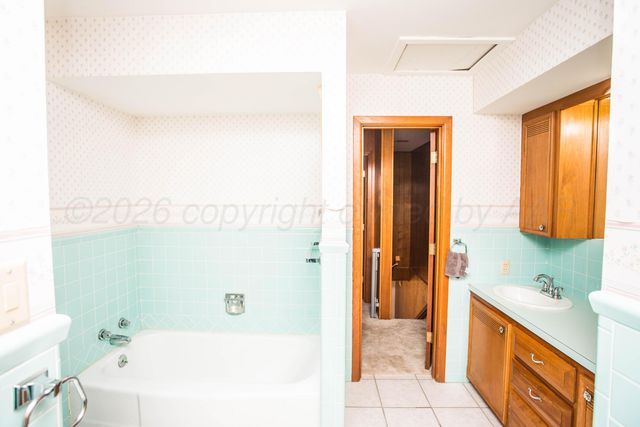 73 Houston Road, Tulia, TX 79088