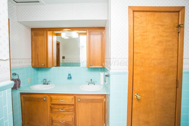 73 Houston Road, Tulia, TX 79088