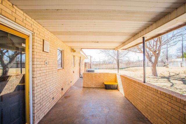 73 Houston Road, Tulia, TX 79088