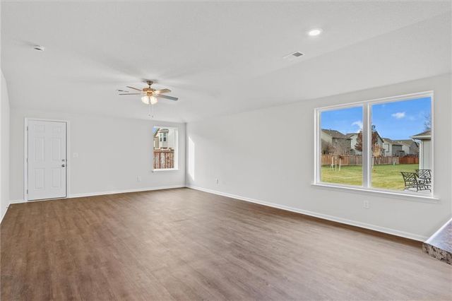 452 Rock Creek Drive, Tonganoxie, KS 66086