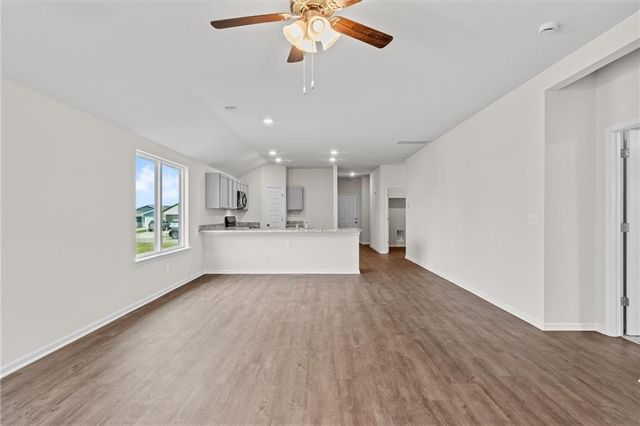 452 Rock Creek Drive, Tonganoxie, KS 66086