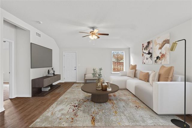 452 Rock Creek Drive, Tonganoxie, KS 66086