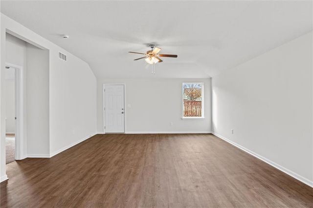 452 Rock Creek Drive, Tonganoxie, KS 66086