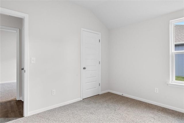 452 Rock Creek Drive, Tonganoxie, KS 66086