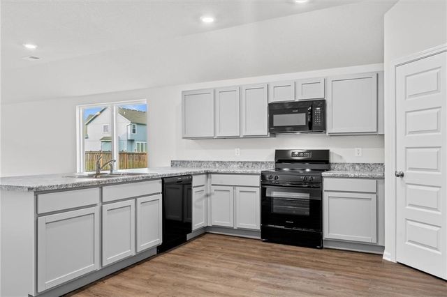 452 Rock Creek Drive, Tonganoxie, KS 66086