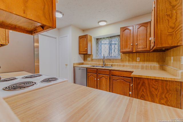 6303 Welles Glenn Cir, San Antonio, TX 78240