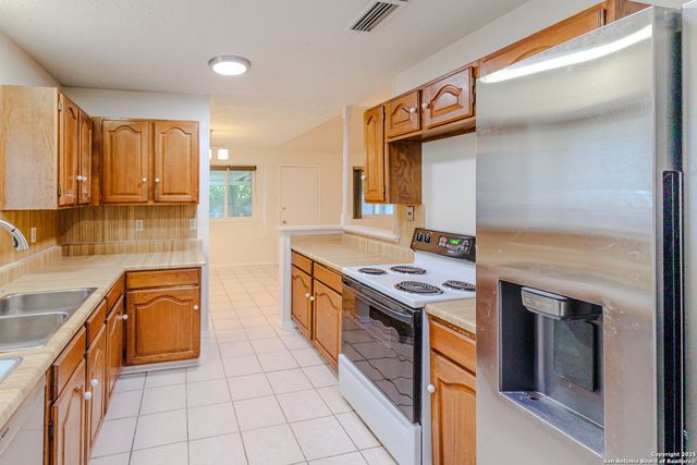 6303 Welles Glenn Cir, San Antonio, TX 78240