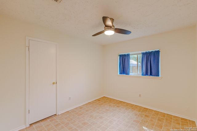 6303 Welles Glenn Cir, San Antonio, TX 78240