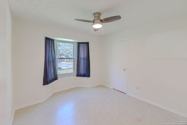 6303 Welles Glenn Cir, San Antonio, TX 78240