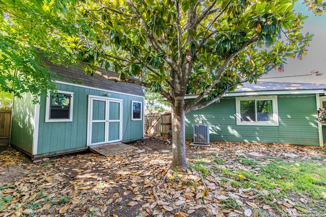 6303 Welles Glenn Cir, San Antonio, TX 78240