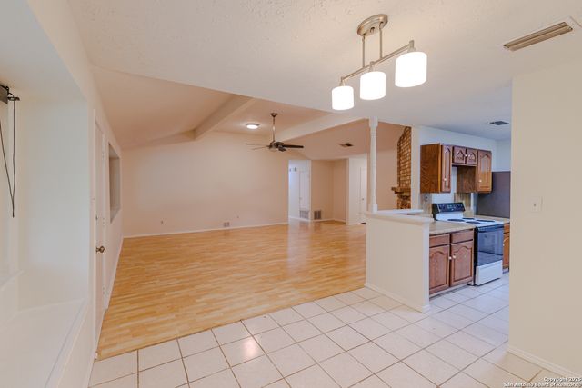 6303 Welles Glenn Cir, San Antonio, TX 78240