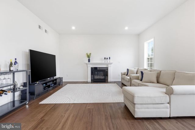 113 CAMERON LN, Lititz, PA 17543