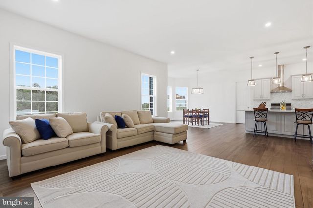 113 CAMERON LN, Lititz, PA 17543