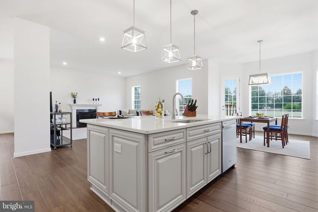 113 CAMERON LN, Lititz, PA 17543