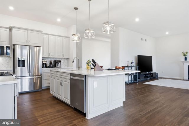113 CAMERON LN, Lititz, PA 17543