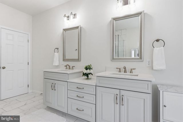 113 CAMERON LN, Lititz, PA 17543