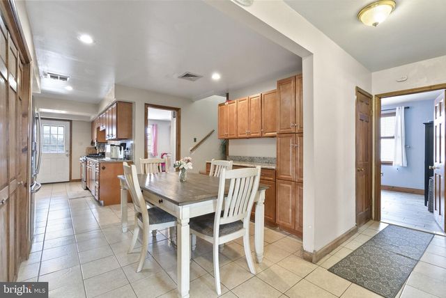 11 ROSE AVE, Maple Shade, NJ 08052