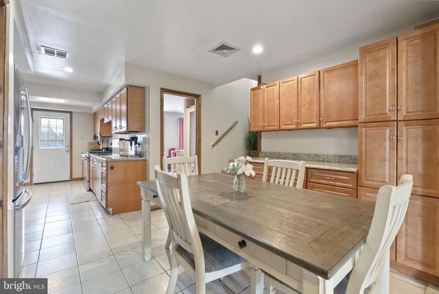 11 ROSE AVE, Maple Shade, NJ 08052