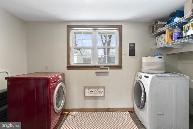 11 ROSE AVE, Maple Shade, NJ 08052