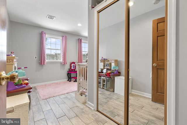 11 ROSE AVE, Maple Shade, NJ 08052