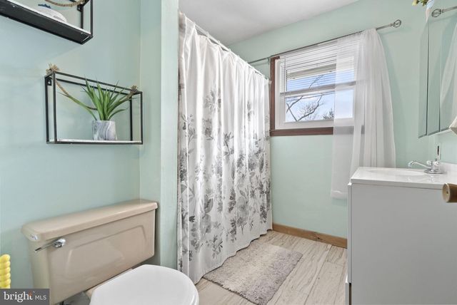 11 ROSE AVE, Maple Shade, NJ 08052