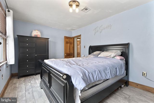 11 ROSE AVE, Maple Shade, NJ 08052