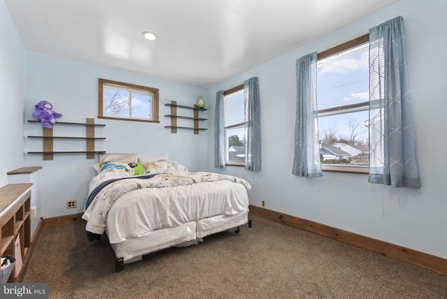 11 ROSE AVE, Maple Shade, NJ 08052