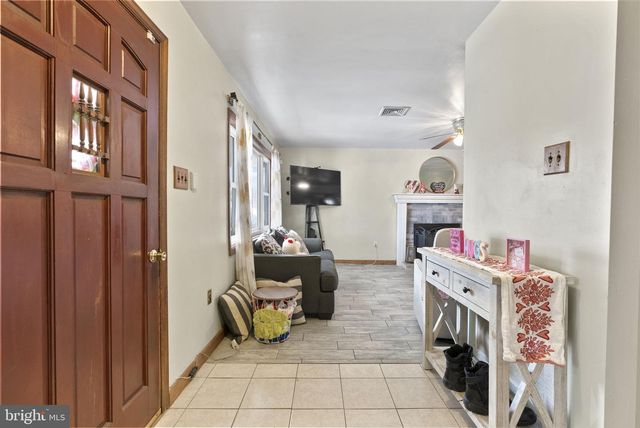 11 ROSE AVE, Maple Shade, NJ 08052