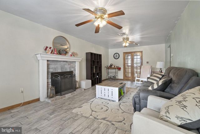 11 ROSE AVE, Maple Shade, NJ 08052