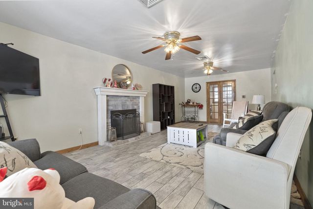 11 ROSE AVE, Maple Shade, NJ 08052