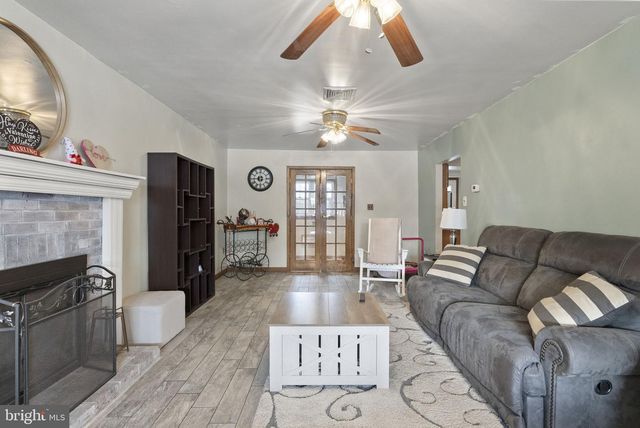 11 ROSE AVE, Maple Shade, NJ 08052