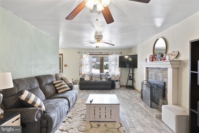 11 ROSE AVE, Maple Shade, NJ 08052