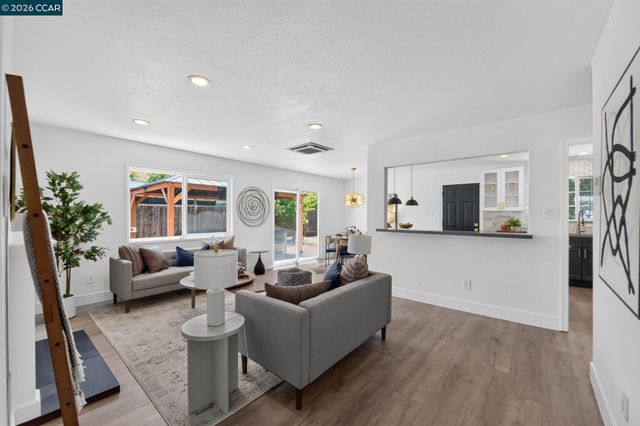 2755 Eastgate Ave, Concord, CA 94520