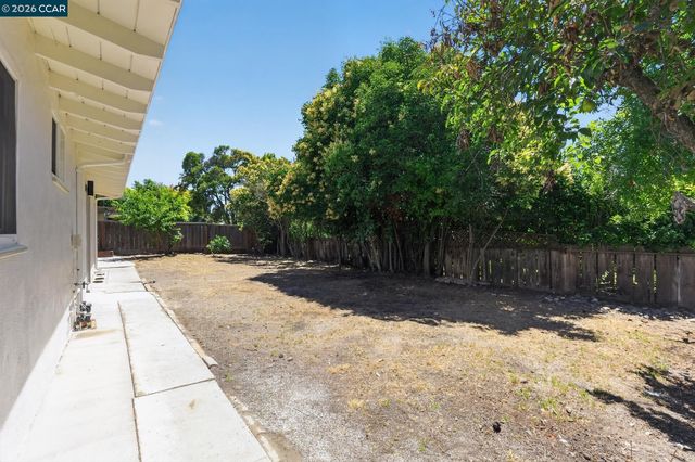2755 Eastgate Ave, Concord, CA 94520