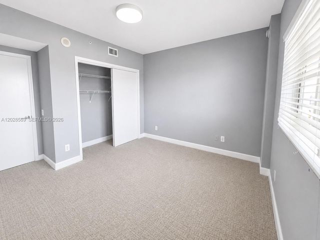 14951 Royal Oaks Lane 2002, North Miami, FL 33181