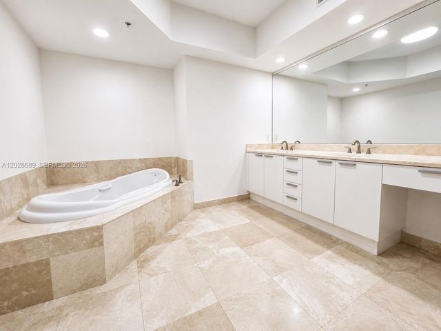 14951 Royal Oaks Lane 2002, North Miami, FL 33181