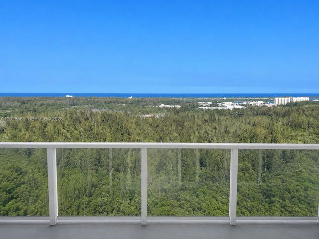 14951 Royal Oaks Lane 2002, North Miami, FL 33181