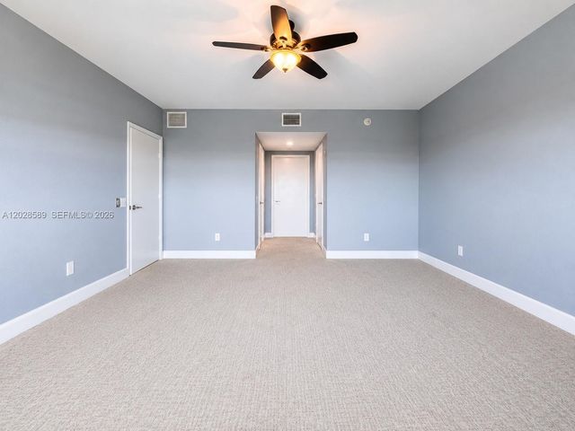 14951 Royal Oaks Lane 2002, North Miami, FL 33181