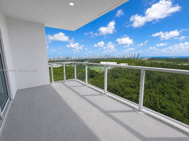 14951 Royal Oaks Lane 2002, North Miami, FL 33181