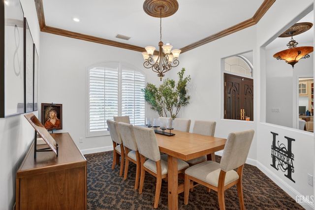 4906 Palisades Circle, Bakersfield, CA 93308