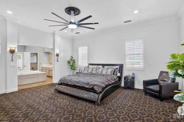 4906 Palisades Circle, Bakersfield, CA 93308