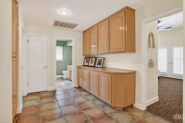 4906 Palisades Circle, Bakersfield, CA 93308