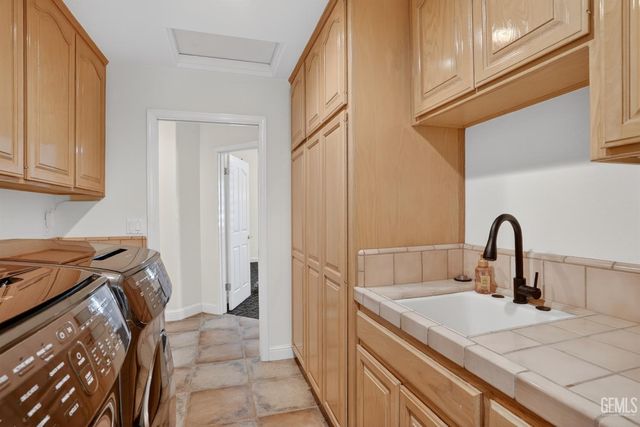 4906 Palisades Circle, Bakersfield, CA 93308