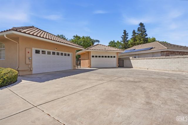 4906 Palisades Circle, Bakersfield, CA 93308